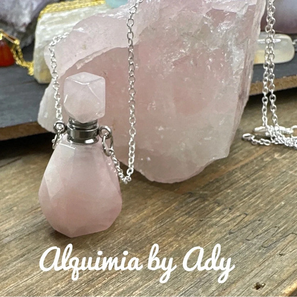 Pink Quartz carved perfume bottle pendant in 925 stamped dainty necklace - Picture 1 of 6